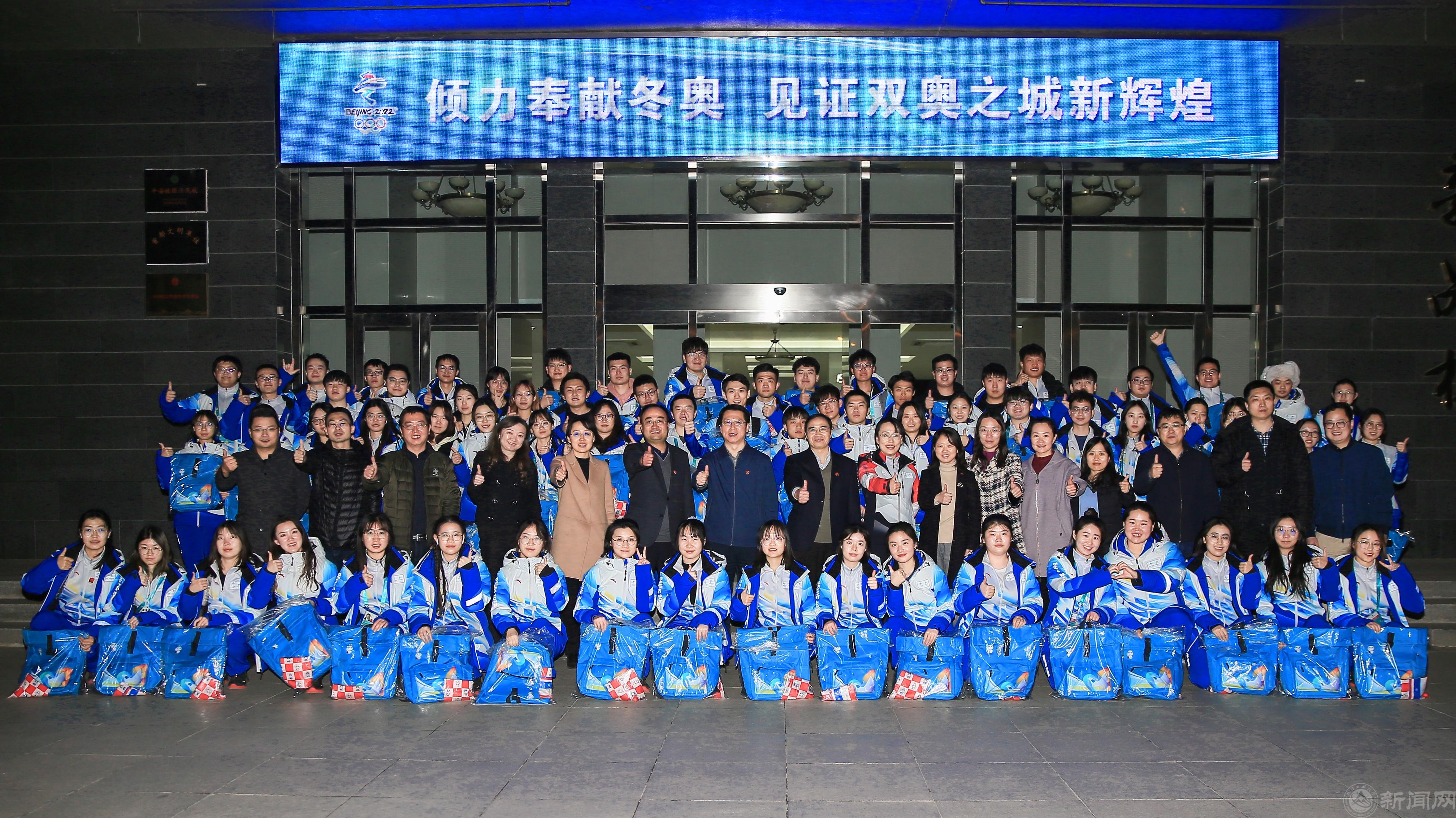 图片4-yl7703永利官网赛会志愿者圆满完成保障任务光荣返校-2000314.jpg